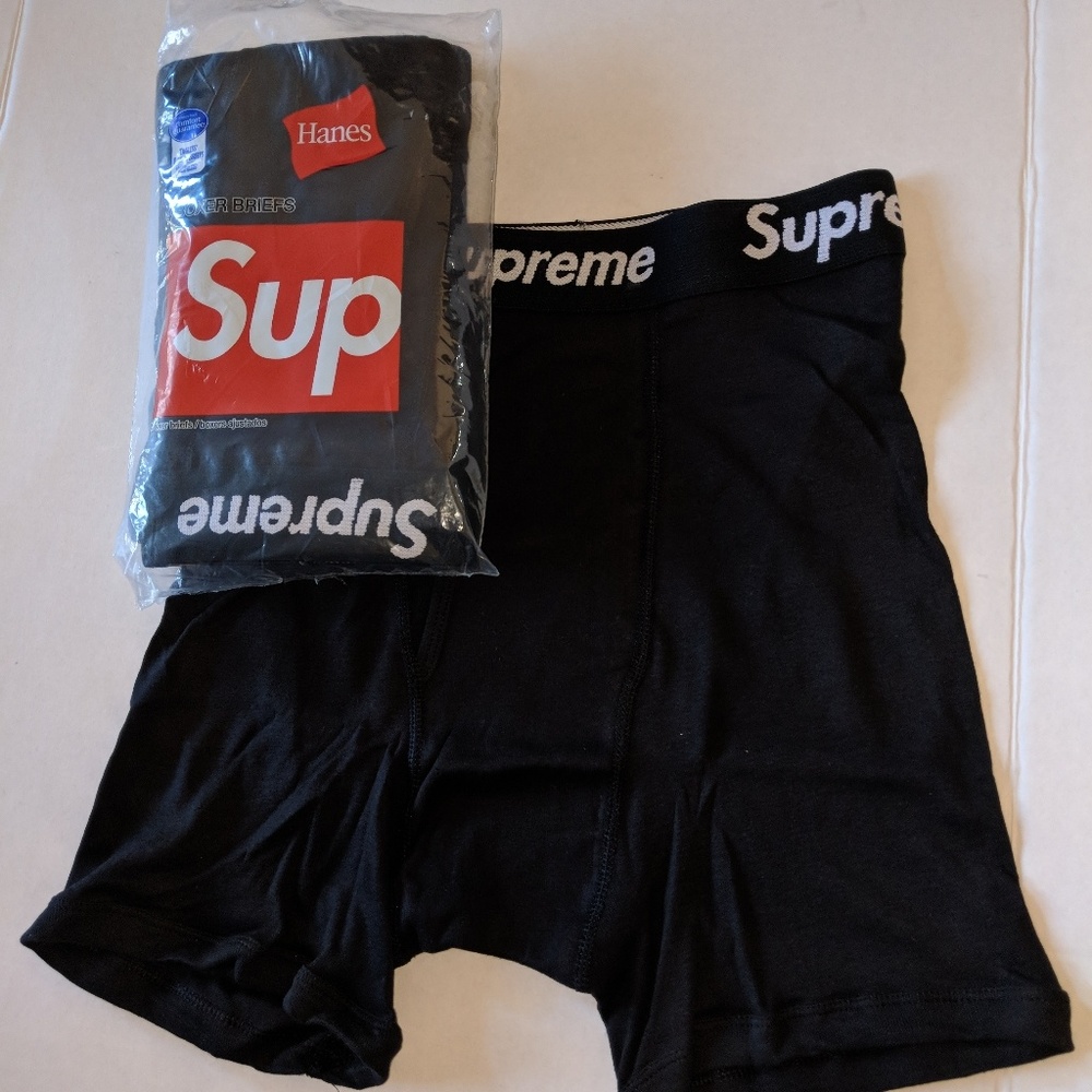 - Supreme Hanes Boxer ( ONLY 1 boxer)